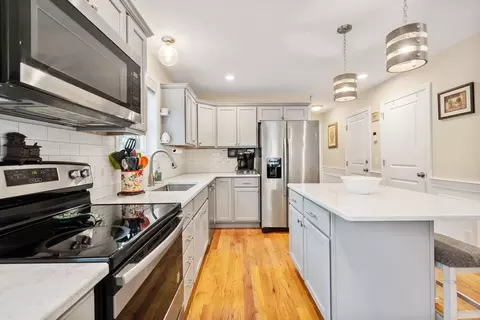 Kitchen - 152 Ambrose St, Springfield, MA 01109 photo 4 of 6