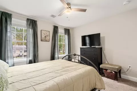 Bedroom - 152 Ambrose St, Springfield, MA 01109 photo 4 of 5