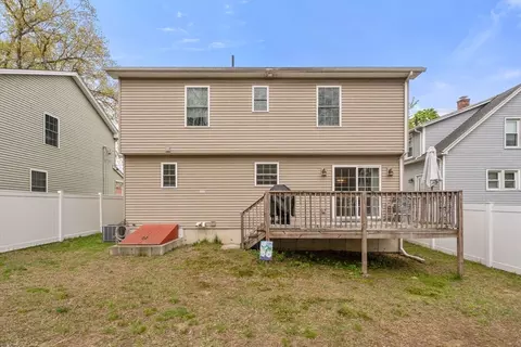 Exterior - 152 Ambrose St, Springfield, MA 01109 photo 11 of 15