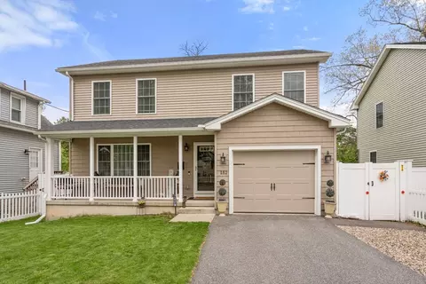 Exterior - 152 Ambrose St, Springfield, MA 01109 photo 4 of 15