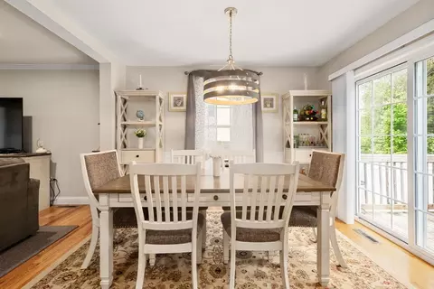 Dining - 152 Ambrose St, Springfield, MA 01109 photo 2 of 4