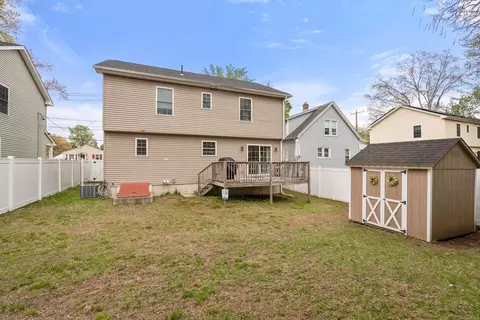 Exterior - 152 Ambrose St, Springfield, MA 01109 photo 14 of 15