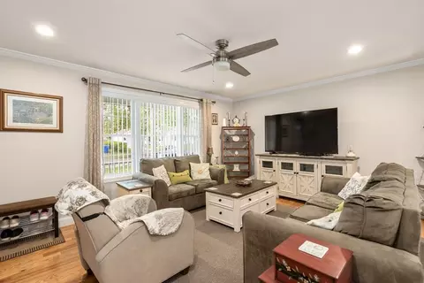 Living - 152 Ambrose St, Springfield, MA 01109 photo 1 of 2