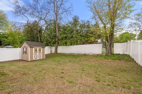 Exterior - 152 Ambrose St, Springfield, MA 01109 photo 15 of 15