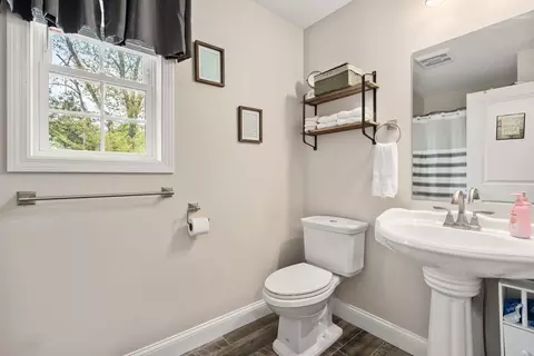 Bath - 152 Ambrose St, Springfield, MA 01109 photo 1 of 3