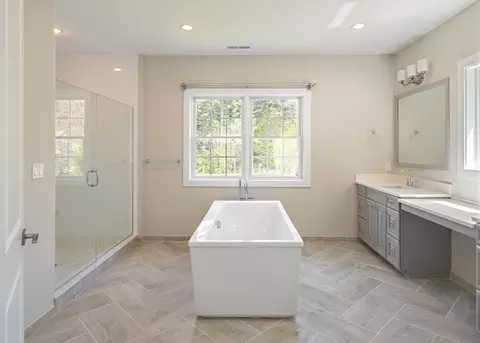 Bath - 9 Schaffner Ln, Dover, MA 02030 photo 1 of 4