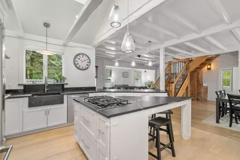 574 Foundry St, Easton, MA 02334