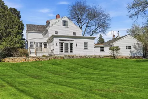 Exterior - 215 Prospect St, Hingham, MA 02043 photo 2 of 10