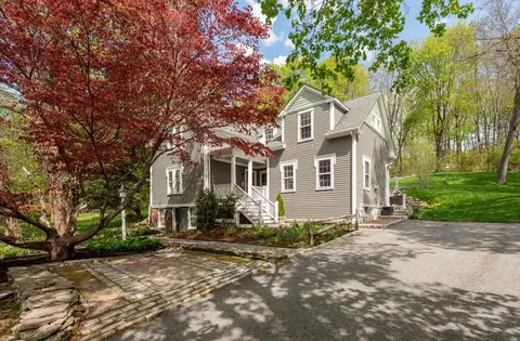 31 High St, Ipswich, MA 01938