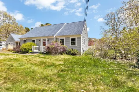 273 Bishops Ter, Hyannis, MA 02601