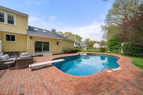 Exterior - 5 Blackhorse Ln, Hingham, MA 02043 photo 7 of 8