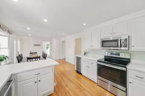Kitchen - 5 Blackhorse Ln, Hingham, MA 02043 photo 2 of 2