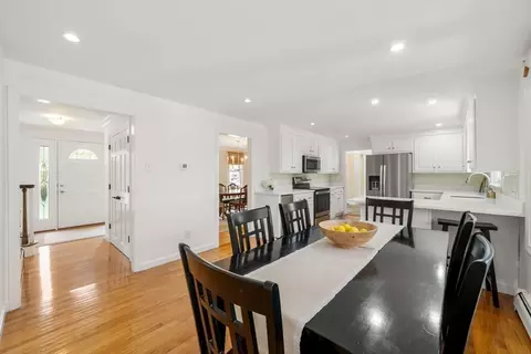 Entry Way - 5 Blackhorse Ln, Hingham, MA 02043 photo 2 of 3