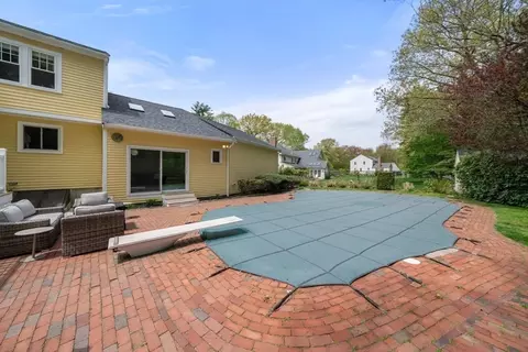 Exterior - 5 Blackhorse Ln, Hingham, MA 02043 photo 6 of 8