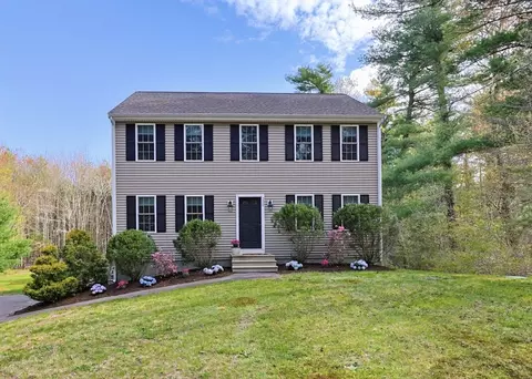 230 Old Center St, Middleboro, MA 02346