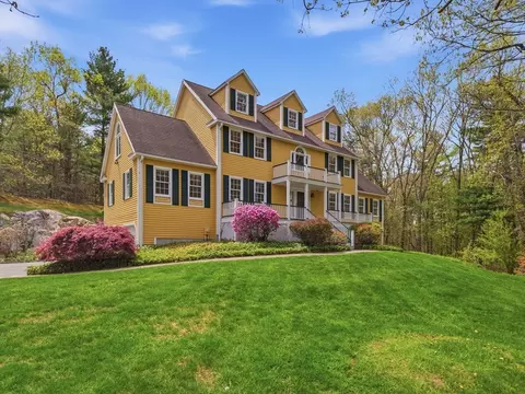 10 Hawk Ridge Rd, Andover, MA 01810