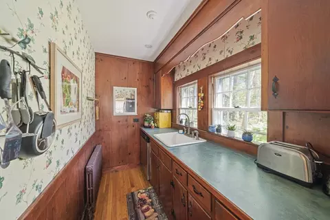Kitchen - 1670 Main St, Marshfield, MA 02050 photo 2 of 2