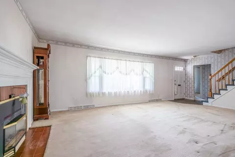 Living - 25 Windward Rd, Lowell, MA 01852 photo 1 of 4