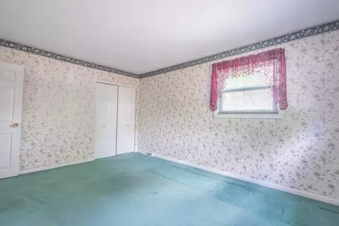 Bedroom - 25 Windward Rd, Lowell, MA 01852 photo 2 of 10