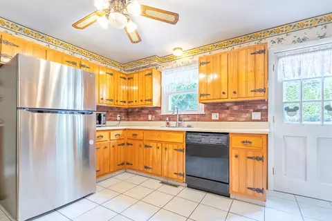 Kitchen - 25 Windward Rd, Lowell, MA 01852 photo 2 of 3