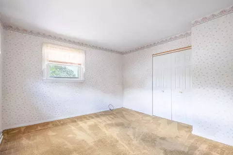 Bedroom - 25 Windward Rd, Lowell, MA 01852 photo 3 of 10