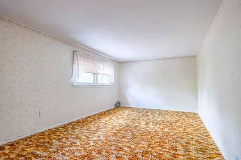 Bedroom - 25 Windward Rd, Lowell, MA 01852 photo 7 of 10