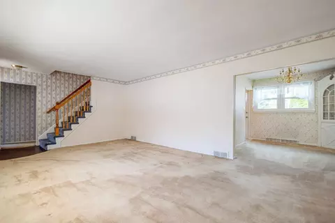 Living - 25 Windward Rd, Lowell, MA 01852 photo 3 of 4