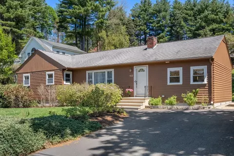 102 Park St, Hudson, MA 01749