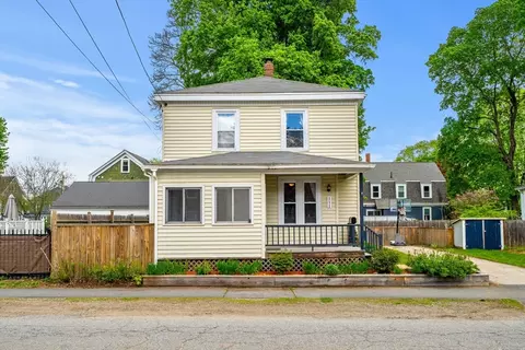111 Linden St, Hamilton, MA 01982