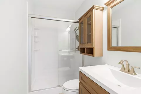 Bath - 45 Main St #27, Wareham, MA 02571 photo 1 of 1