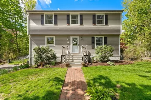 7 Byfield Rd, Groveland, MA 01834