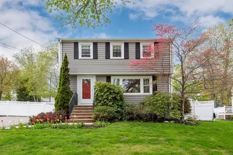 15 Palmer Rd, Beverly, MA 01915