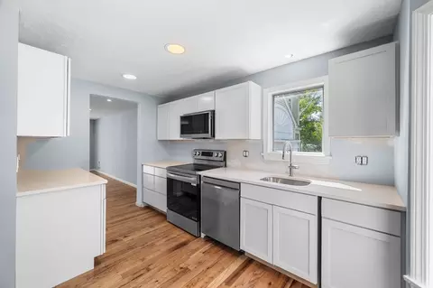 Kitchen - 45 Abington Rd #45, Danvers, MA 01923 photo 1 of 3