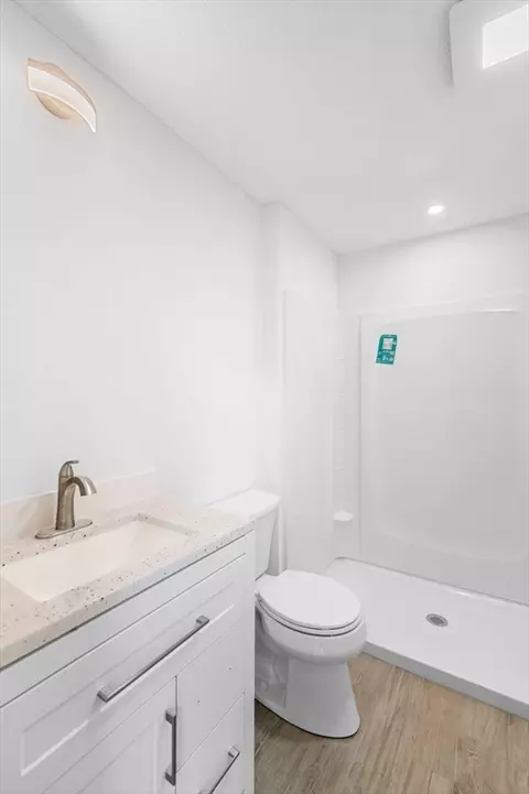 Bath - 45 Abington Rd #45, Danvers, MA 01923 photo 3 of 6