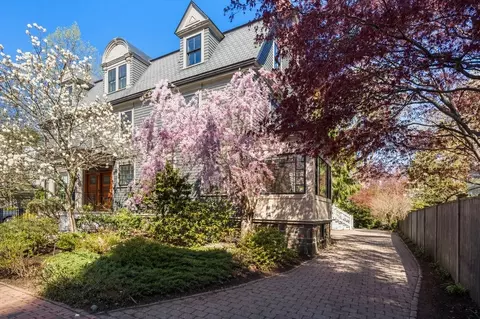 9 Farrar St #9, Cambridge, MA 02138