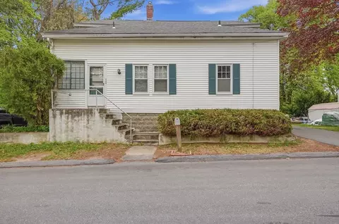 104 Bedford Ave, Lowell, MA 01854