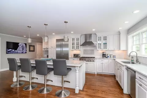1098 Webster St, Needham, MA 02492 photo 2