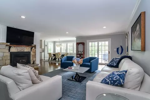 1098 Webster St, Needham, MA 02492 photo 5