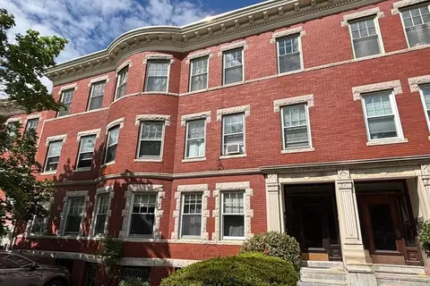 12 Colbourne Cres #12, Brookline, MA 02445