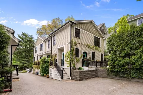 209 Chestnut Ave #2, Jamaica Plain, MA 02130