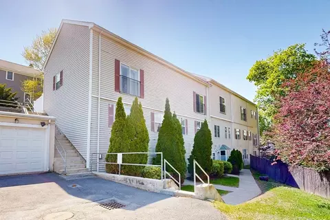 110 Coolidge Hill Rd #4, Watertown, MA 02472