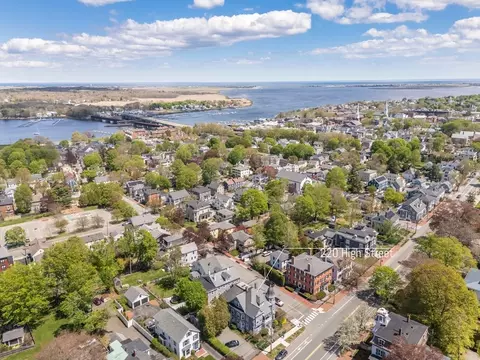 220 High St #3, Newburyport, MA 01950