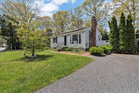 104 Highland St, Mashpee, MA 02649