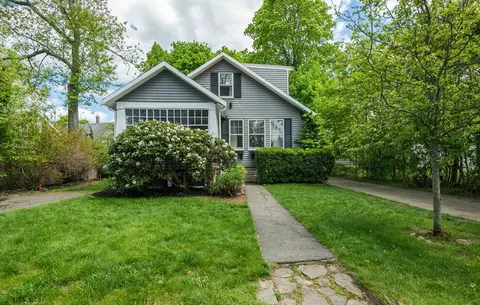 21 Park St, Hamilton, MA 01982