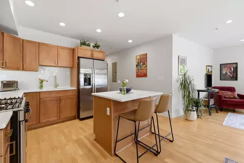 135 Willow Ave #4, Somerville, MA 02144