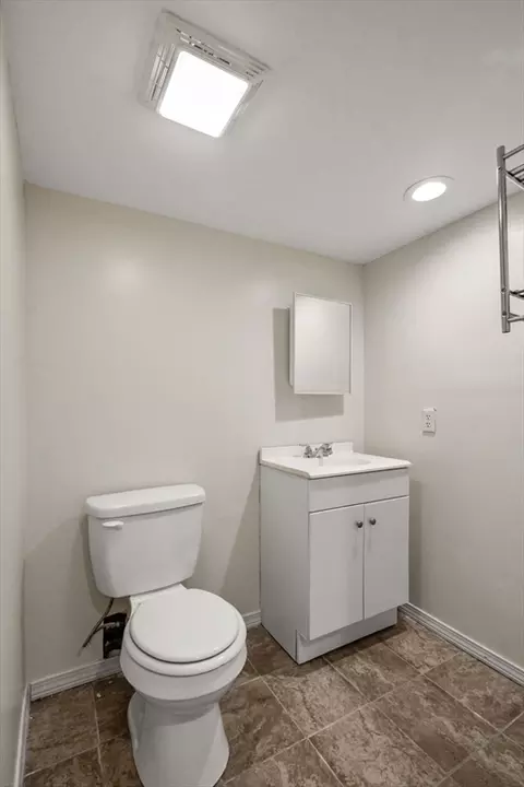 Bath - 26 Winifred Ave, Worcester, MA 01602 photo 4 of 4