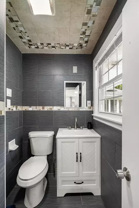 Bath - 26 Winifred Ave, Worcester, MA 01602 photo 2 of 4