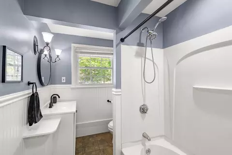 Bath - 26 Winifred Ave, Worcester, MA 01602 photo 3 of 4