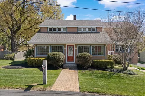 11 Highland Ave, Groveland, MA 01834