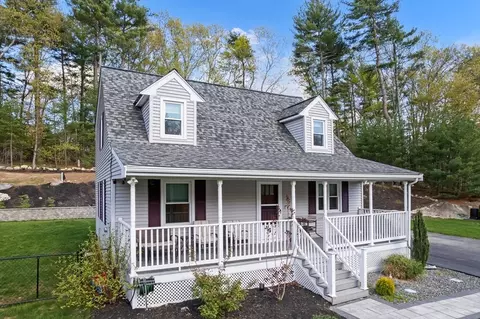 41 Church St, Uxbridge, MA 01569